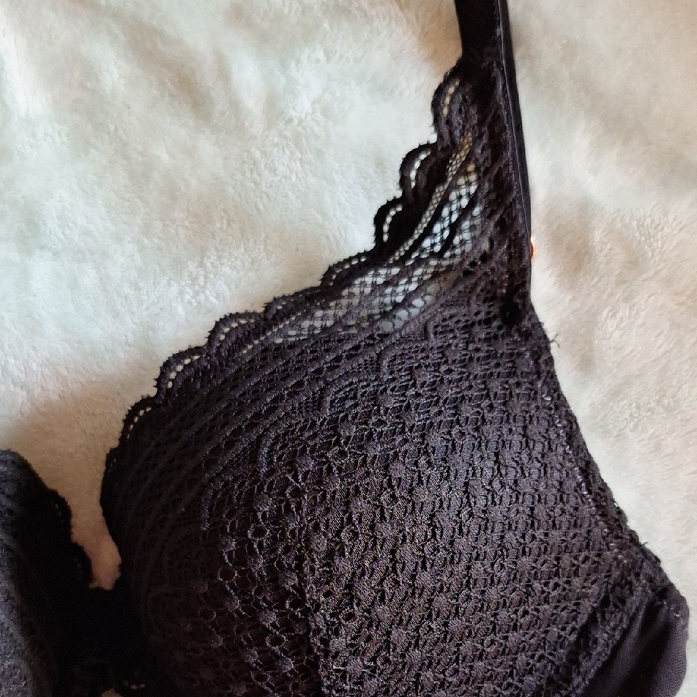 Elegant Black Lace Bra - Picture 5 of 5